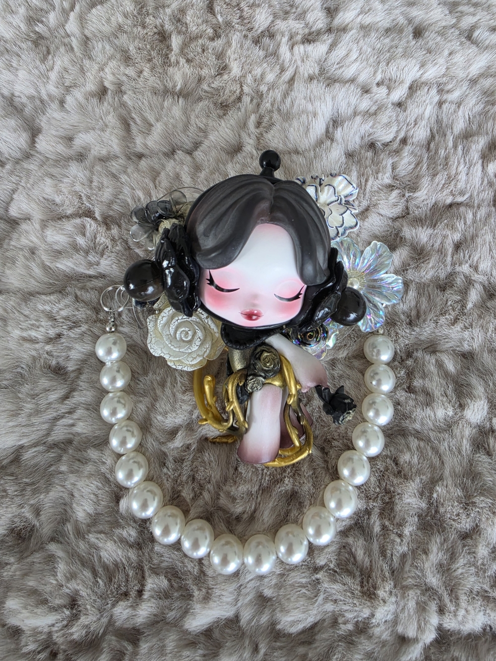 Skull P character phone accessory